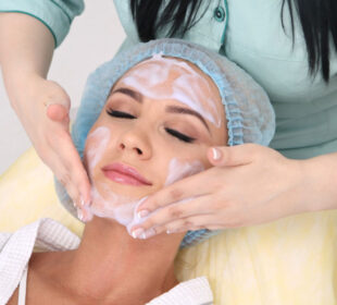 How Deep Cleansing Facials Help Unclog Pores