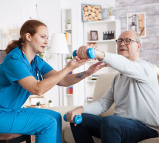 How Home Physiotherapy Supports Recovery in Familiar Surroundings