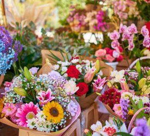 How to Match Flower Arrangements to Different Business Industries