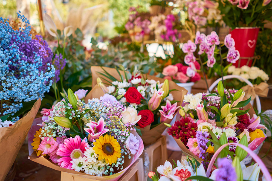 How to Match Flower Arrangements to Different Business Industries